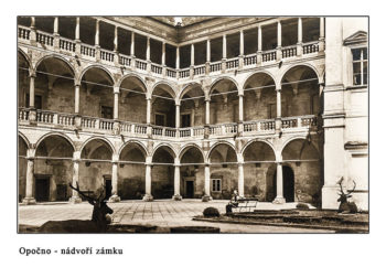 Opočno - nádvoří zámku