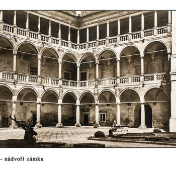 Opočno - nádvoří zámku
